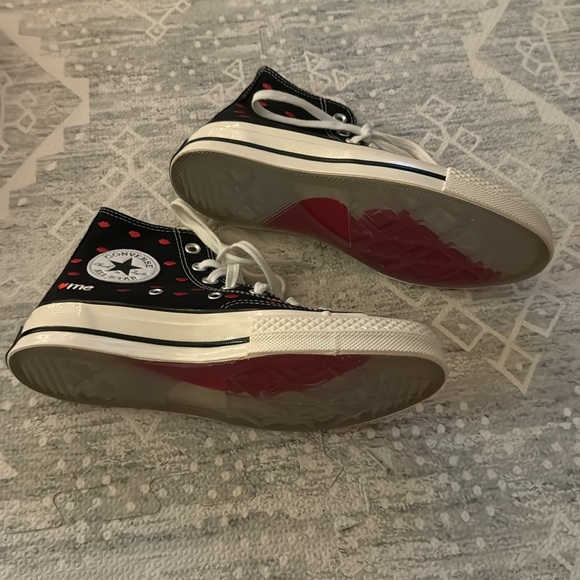 NWT - Converse (Unisex) Chuck 70 Embroidered Lips High - Picture 5 of 8